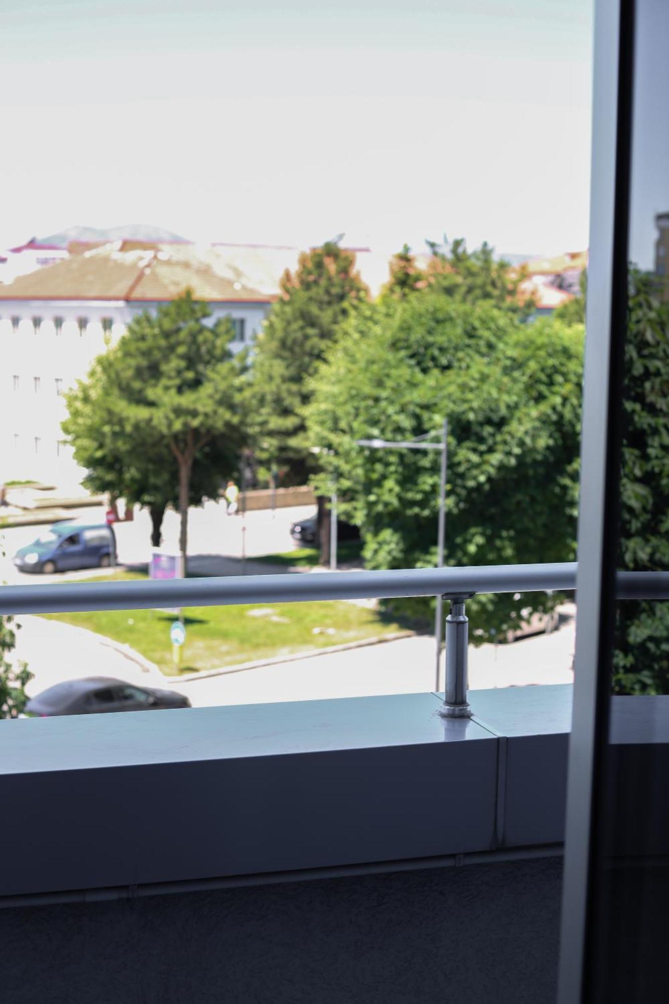 Sky View Hotel Korcza Zewnętrze zdjęcie