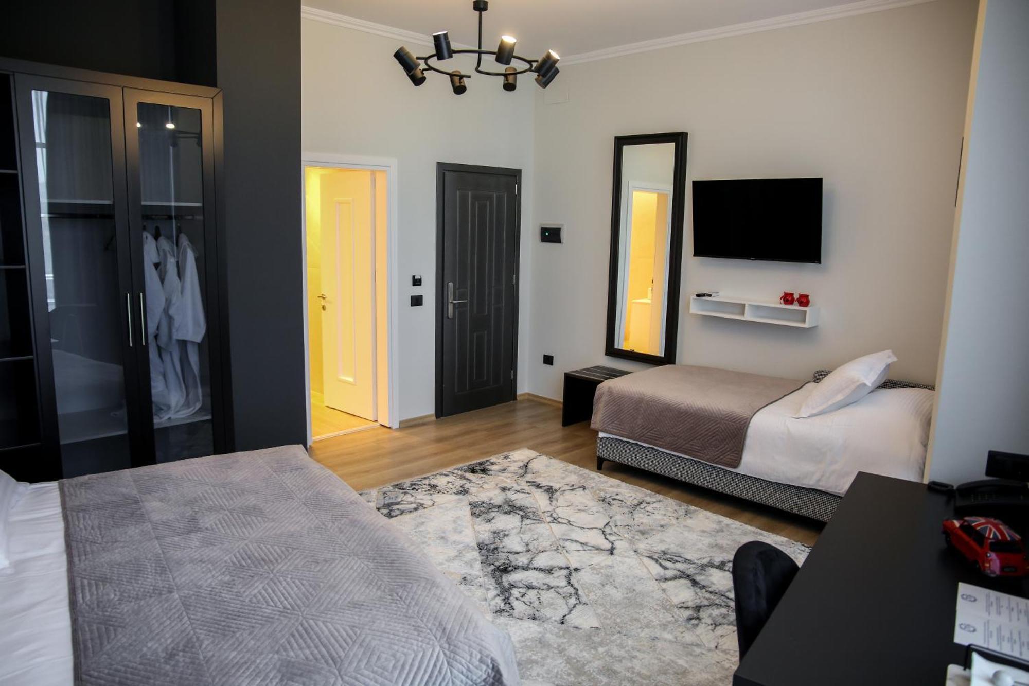 Sky View Hotel Korcza Zewnętrze zdjęcie